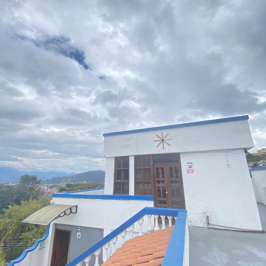 Hostal Chasqui オタバロ エクステリア 写真