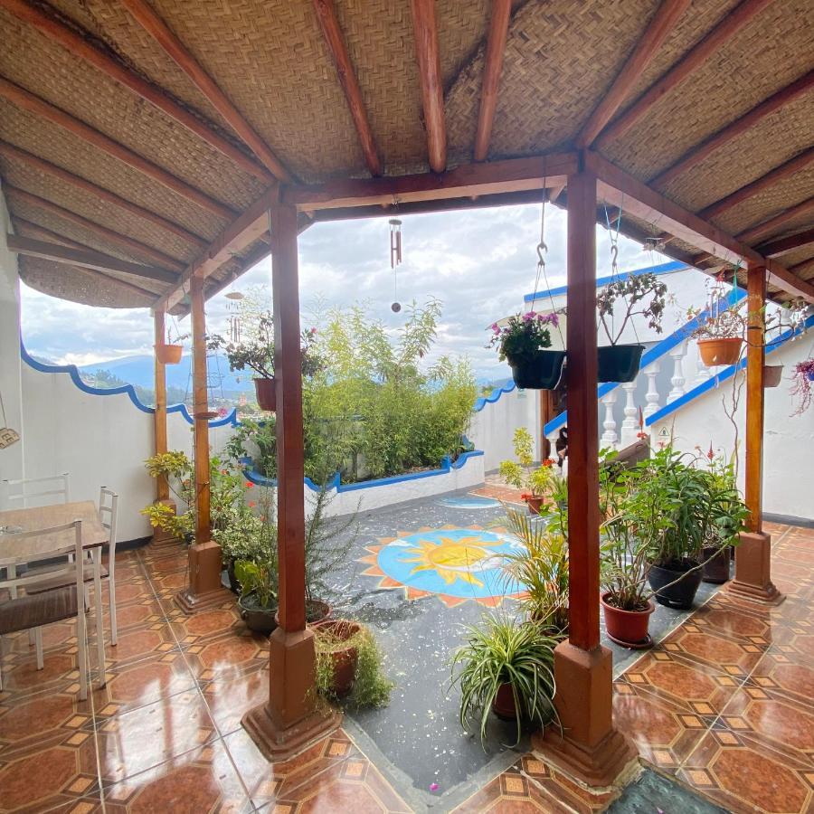 Hostal Chasqui オタバロ エクステリア 写真